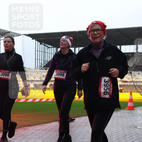 07.12.2025 - St. Pauli X-Mass-Run No. 15 Luisa Fischer http://msf.ph/oto/9384045 07.12.2025 11:27:55 Ziel 3098, 3099, 15, 3956, 35, 36, 407, 534, 776, 790, 1772, 2567, 2571, 2572, 2623, 2887, 2995, 2999, 3004, 3098, 3099, 3315, 3956, 4647, 4656 meine-sportfotos.de