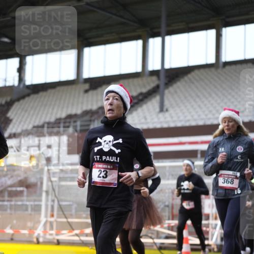 07.12.2025 - St. Pauli X-Mass-Run No. 15 Patografie http://msf.ph/oto/9384046 07.12.2025 10:26:14 Ziel 23, 28, 368, 1638, 1639, 2068, 2922, 3698, 3699, 4044, 4093, 4460, 4461, 4469, 4481, 4529, 4532, 4699, 4703, 4709, 5010 meine-sportfotos.de