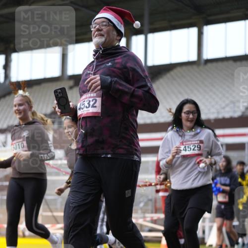 07.12.2025 - St. Pauli X-Mass-Run No. 15 Patografie http://msf.ph/oto/9384064 07.12.2025 10:26:16 Ziel 23, 28, 368, 1638, 1639, 2068, 2518, 2648, 2649, 2922, 3698, 3699, 4044, 4093, 4448, 4460, 4461, 4469, 4481, 4529, 4532, 4699, 4703, 4709, 5010 meine-sportfotos.de