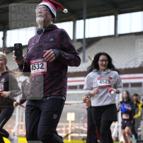07.12.2025 - St. Pauli X-Mass-Run No. 15 Patografie http://msf.ph/oto/9384069 07.12.2025 10:26:16 Ziel 23, 28, 368, 1638, 1639, 2068, 2518, 2648, 2649, 2922, 3698, 3699, 4044, 4093, 4448, 4460, 4461, 4469, 4481, 4529, 4532, 4699, 4703, 4709, 5010 meine-sportfotos.de