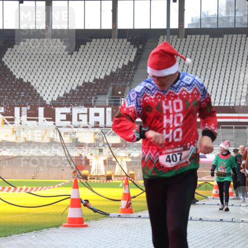 07.12.2025 - St. Pauli X-Mass-Run No. 15 Luisa Fischer http://msf.ph/oto/9384072 07.12.2025 11:28:11 Ziel 407, 2572, 35, 36, 407, 534, 776, 790, 1082, 1772, 2138, 2139, 2192, 2196, 2567, 2571, 2572, 2623, 2655, 2930, 2980, 2995, 3027, 3315, 3956, 4644, 4647, 4656 meine-sportfotos.de