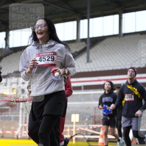 07.12.2025 - St. Pauli X-Mass-Run No. 15 Patografie http://msf.ph/oto/9384078 07.12.2025 10:26:17 Ziel 23, 28, 368, 1638, 1639, 2068, 2518, 2648, 2649, 2922, 3698, 3699, 4044, 4093, 4448, 4460, 4461, 4469, 4481, 4529, 4532, 4699, 4703, 4709, 5010 meine-sportfotos.de