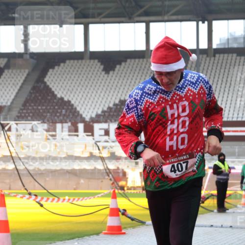 07.12.2025 - St. Pauli X-Mass-Run No. 15 Luisa Fischer http://msf.ph/oto/9384080 07.12.2025 11:28:11 Ziel 15, 407, 7777, 65724, 35, 36, 407, 534, 776, 790, 1082, 1772, 2138, 2139, 2192, 2196, 2567, 2571, 2572, 2623, 2655, 2930, 2980, 2995, 3027, 3315, 3956, 4644, 4647, 4656 meine-sportfotos.de