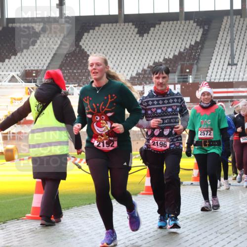 07.12.2025 - St. Pauli X-Mass-Run No. 15 Luisa Fischer http://msf.ph/oto/9384091 07.12.2025 11:28:22 Ziel 2192, 2196, 2572, 3027, 567, 407, 534, 776, 790, 1082, 2138, 2139, 2163, 2192, 2196, 2567, 2571, 2572, 2623, 2655, 2930, 2980, 3027, 3057, 3063, 3074, 3315, 3599, 4644, 4653, 4655 meine-sportfotos.de
