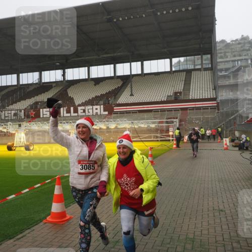07.12.2025 - St. Pauli X-Mass-Run No. 15 Fabian Wolf http://msf.ph/oto/9384092 07.12.2025 10:11:39 Ziel 670, 2909, 3085, 3909, 4662 meine-sportfotos.de