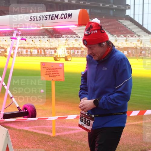 07.12.2025 - St. Pauli X-Mass-Run No. 15 Luisa Fischer http://msf.ph/oto/9384094 07.12.2025 10:14:35 Ziel 19, 699, 12, 174, 352, 1158, 1699, 2951, 3243, 4371, 4489, 4502, 4526, 4545 meine-sportfotos.de