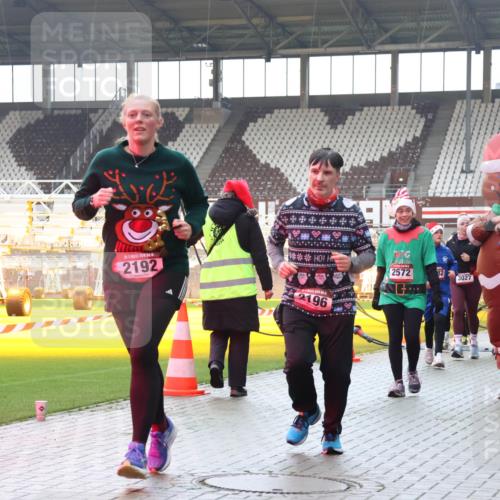 07.12.2025 - St. Pauli X-Mass-Run No. 15 Luisa Fischer http://msf.ph/oto/9384099 07.12.2025 11:28:23 Ziel 2572, 82, 296, 3027, 2567, 2192, 2196, 407, 534, 776, 790, 1082, 2138, 2139, 2163, 2192, 2196, 2567, 2571, 2572, 2623, 2655, 2930, 2980, 3027, 3057, 3063, 3074, 3315, 3599, 4644, 4653, 4655 meine-sportfotos.de