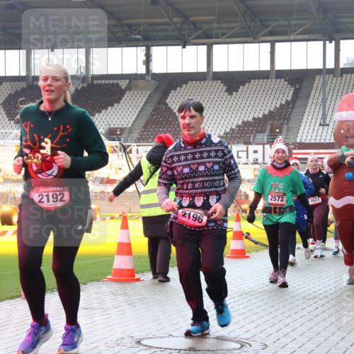 07.12.2025 - St. Pauli X-Mass-Run No. 15 Luisa Fischer http://msf.ph/oto/9384100 07.12.2025 11:28:23 Ziel 2572, 2192, 2196, 2980, 3027, 407, 534, 776, 790, 1082, 2138, 2139, 2163, 2192, 2196, 2567, 2571, 2572, 2623, 2655, 2930, 2980, 3027, 3057, 3063, 3074, 3315, 3599, 4644, 4653, 4655 meine-sportfotos.de