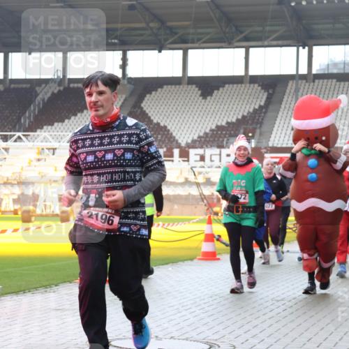 07.12.2025 - St. Pauli X-Mass-Run No. 15 Luisa Fischer http://msf.ph/oto/9384104 07.12.2025 11:28:24 Ziel 5, 2196, 572, 027, 2980, 407, 534, 776, 790, 1082, 2138, 2139, 2162, 2163, 2192, 2196, 2567, 2571, 2572, 2623, 2655, 2930, 2980, 3027, 3057, 3063, 3074, 3315, 3599, 4644, 4653, 4655 meine-sportfotos.de
