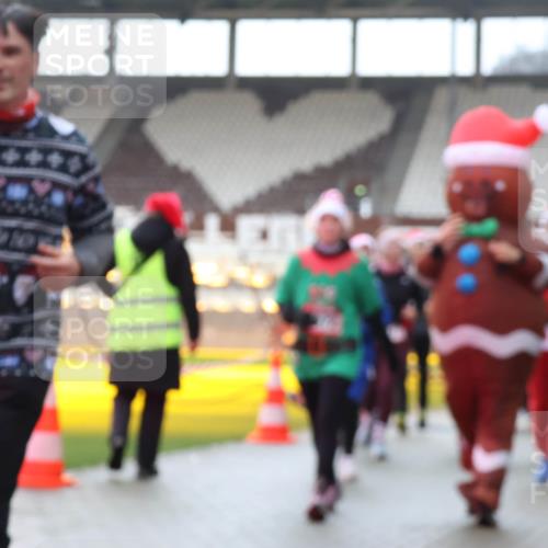 07.12.2025 - St. Pauli X-Mass-Run No. 15 Luisa Fischer http://msf.ph/oto/9384105 07.12.2025 11:28:24 Ziel 2196, 407, 534, 776, 790, 1082, 2138, 2139, 2162, 2163, 2192, 2196, 2567, 2571, 2572, 2623, 2655, 2930, 2980, 3027, 3057, 3063, 3074, 3315, 3599, 4644, 4653, 4655 meine-sportfotos.de