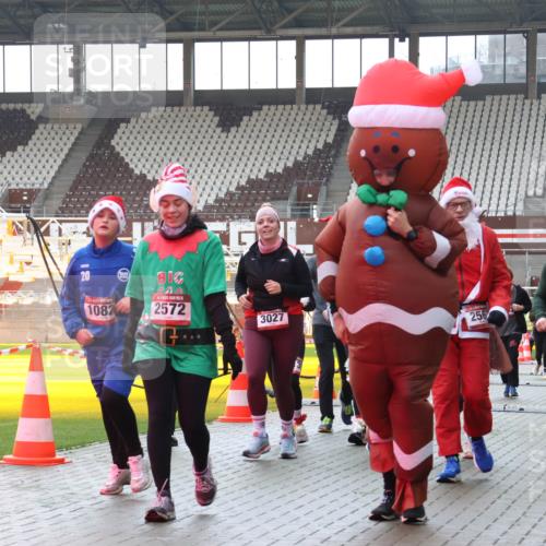 07.12.2025 - St. Pauli X-Mass-Run No. 15 Luisa Fischer http://msf.ph/oto/9384114 07.12.2025 11:28:26 Ziel 20, 1082, 2572, 3027, 256, 298, 355, 407, 534, 776, 790, 1082, 2138, 2139, 2162, 2163, 2164, 2192, 2196, 2567, 2623, 2655, 2930, 2980, 3027, 3057, 3063, 3074, 3599, 3670, 4644, 4653, 4655 meine-sportfotos.de