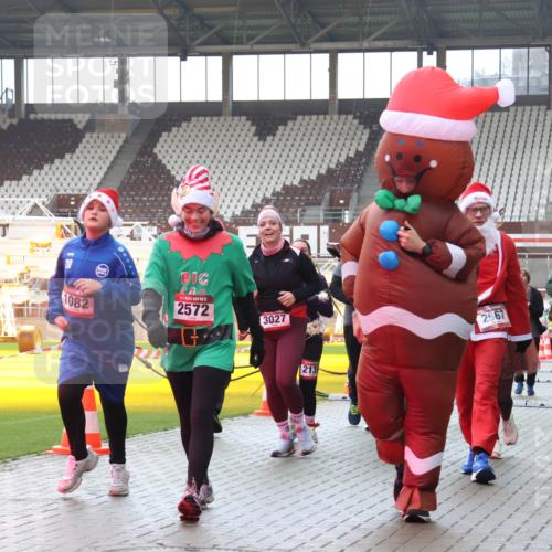 07.12.2025 - St. Pauli X-Mass-Run No. 15 Luisa Fischer http://msf.ph/oto/9384116 07.12.2025 11:28:26 Ziel 1082, 2572, 3027, 2139, 2567, 2980, 39, 407, 534, 776, 790, 1082, 2138, 2139, 2162, 2163, 2164, 2192, 2196, 2567, 2623, 2655, 2930, 2980, 3027, 3057, 3063, 3074, 3599, 3670, 4644, 4653, 4655 meine-sportfotos.de