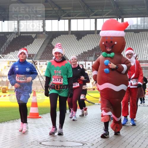 07.12.2025 - St. Pauli X-Mass-Run No. 15 Luisa Fischer http://msf.ph/oto/9384117 07.12.2025 11:28:26 Ziel 20, 1082, 2572, 027, 2139, 2567, 35, 407, 534, 776, 790, 1082, 2138, 2139, 2162, 2163, 2164, 2192, 2196, 2567, 2623, 2655, 2930, 2980, 3027, 3057, 3063, 3074, 3599, 3670, 4644, 4653, 4655 meine-sportfotos.de