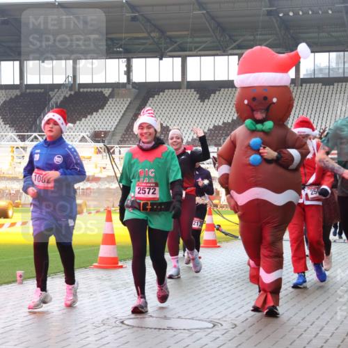 07.12.2025 - St. Pauli X-Mass-Run No. 15 Luisa Fischer http://msf.ph/oto/9384119 07.12.2025 11:28:27 Ziel 108, 2572, 2139, 256, 3599, 407, 776, 790, 1082, 2138, 2139, 2162, 2163, 2164, 2192, 2196, 2567, 2623, 2655, 2930, 2980, 3027, 3057, 3063, 3074, 3599, 3670, 4644, 4653, 4655 meine-sportfotos.de