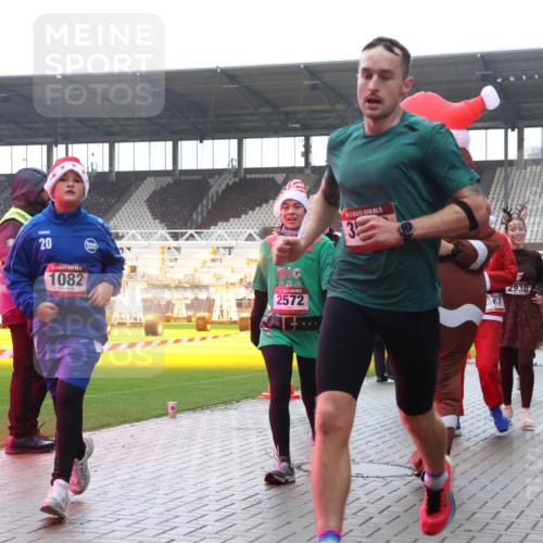07.12.2025 - St. Pauli X-Mass-Run No. 15 Luisa Fischer http://msf.ph/oto/9384126 07.12.2025 11:28:28 Ziel 20, 1082, 2572, 15, 2930, 2980, 407, 776, 790, 1082, 2138, 2139, 2162, 2163, 2164, 2192, 2196, 2567, 2623, 2655, 2930, 2980, 3027, 3057, 3063, 3074, 3599, 3670, 4644, 4653, 4655 meine-sportfotos.de