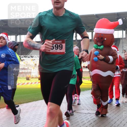 07.12.2025 - St. Pauli X-Mass-Run No. 15 Luisa Fischer http://msf.ph/oto/9384127 07.12.2025 11:28:28 Ziel 087, 15, 599, 2567, 29, 2980, 407, 776, 790, 1082, 2138, 2139, 2162, 2163, 2164, 2192, 2196, 2567, 2623, 2655, 2930, 2980, 3027, 3057, 3063, 3074, 3599, 3670, 4644, 4653, 4655 meine-sportfotos.de