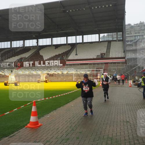 07.12.2025 - St. Pauli X-Mass-Run No. 15 Fabian Wolf http://msf.ph/oto/9384133 07.12.2025 10:11:43 Ziel 670, 2909, 3085, 3761, 3767, 3909 meine-sportfotos.de