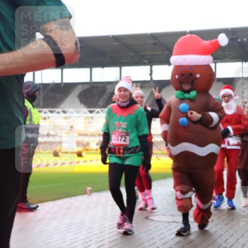 07.12.2025 - St. Pauli X-Mass-Run No. 15 Luisa Fischer http://msf.ph/oto/9384134 07.12.2025 11:28:28 Ziel 2980, 2572, 407, 776, 790, 1082, 2138, 2139, 2162, 2163, 2164, 2192, 2196, 2567, 2623, 2655, 2930, 2980, 3027, 3057, 3063, 3074, 3599, 3670, 4644, 4653, 4655 meine-sportfotos.de
