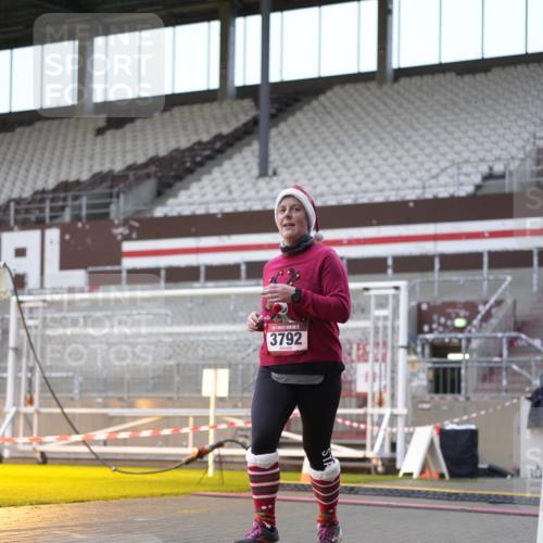 07.12.2025 - St. Pauli X-Mass-Run No. 15 Patografie http://msf.ph/oto/9384136 07.12.2025 10:26:33 Ziel 1396, 1638, 2068, 2518, 2648, 2649, 3792, 4448, 4506, 4512, 4703 meine-sportfotos.de