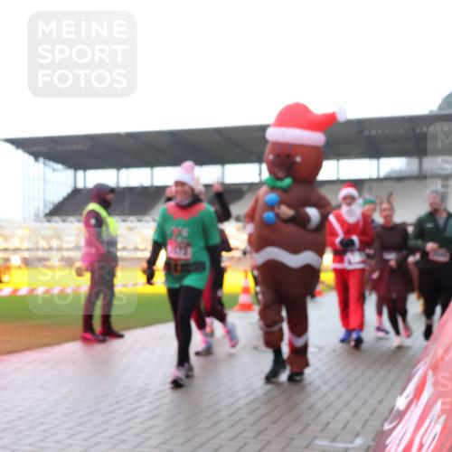 07.12.2025 - St. Pauli X-Mass-Run No. 15 Luisa Fischer http://msf.ph/oto/9384137 07.12.2025 11:28:29 Ziel 082, 407, 776, 790, 1082, 2138, 2139, 2162, 2163, 2164, 2192, 2196, 2567, 2623, 2655, 2930, 2980, 3027, 3057, 3063, 3074, 3599, 3670, 4644, 4653, 4655 meine-sportfotos.de
