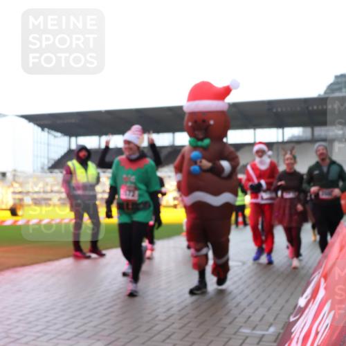 07.12.2025 - St. Pauli X-Mass-Run No. 15 Luisa Fischer http://msf.ph/oto/9384140 07.12.2025 11:28:29 Ziel 407, 776, 790, 1082, 2138, 2139, 2162, 2163, 2164, 2192, 2196, 2567, 2623, 2655, 2930, 2980, 3027, 3057, 3063, 3074, 3599, 3670, 4644, 4653, 4655 meine-sportfotos.de