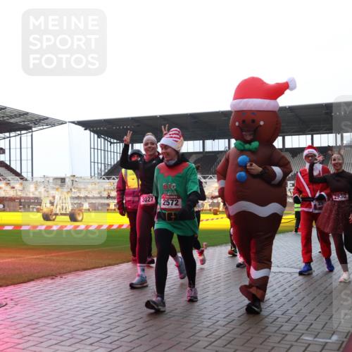 07.12.2025 - St. Pauli X-Mass-Run No. 15 Luisa Fischer http://msf.ph/oto/9384142 07.12.2025 11:28:30 Ziel 3027, 2572, 2930, 2980, 407, 776, 790, 1082, 2138, 2139, 2162, 2163, 2164, 2192, 2196, 2567, 2623, 2655, 2930, 2980, 3027, 3057, 3063, 3074, 3599, 3670, 4644, 4653, 4655 meine-sportfotos.de
