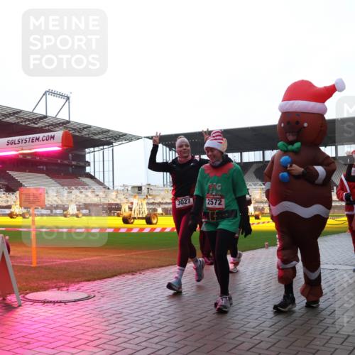 07.12.2025 - St. Pauli X-Mass-Run No. 15 Luisa Fischer http://msf.ph/oto/9384143 07.12.2025 11:28:30 Ziel 3027, 2572, 2930, 2, 2980, 407, 776, 790, 1082, 2138, 2139, 2162, 2163, 2164, 2192, 2196, 2567, 2623, 2655, 2930, 2980, 3027, 3057, 3063, 3074, 3599, 3670, 4644, 4653, 4655 meine-sportfotos.de