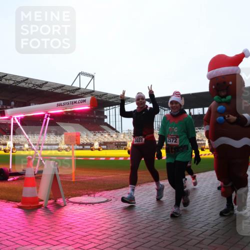 07.12.2025 - St. Pauli X-Mass-Run No. 15 Luisa Fischer http://msf.ph/oto/9384145 07.12.2025 11:28:30 Ziel 2930, 3027, 2572, 3670, 407, 776, 790, 1082, 2138, 2139, 2162, 2163, 2164, 2192, 2196, 2567, 2623, 2655, 2930, 2980, 3027, 3057, 3063, 3074, 3599, 3670, 4644, 4653, 4655 meine-sportfotos.de