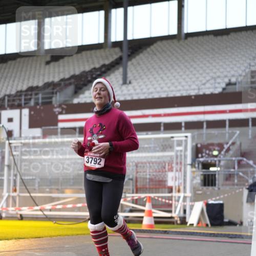 07.12.2025 - St. Pauli X-Mass-Run No. 15 Patografie http://msf.ph/oto/9384146 07.12.2025 10:26:33 Ziel 1396, 1638, 2068, 2518, 2648, 2649, 3792, 4448, 4506, 4512, 4703 meine-sportfotos.de