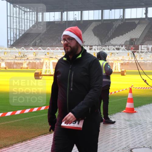 07.12.2025 - St. Pauli X-Mass-Run No. 15 Luisa Fischer http://msf.ph/oto/9384147 07.12.2025 10:14:37 Ziel 2851, 174, 174, 352, 1158, 2618, 2951, 3243, 4371, 4489, 4502, 4526, 4545 meine-sportfotos.de