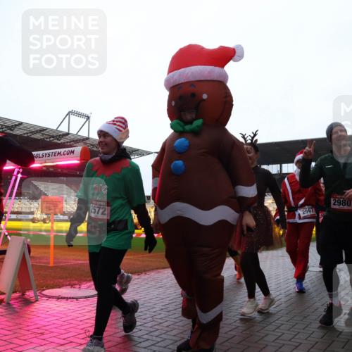 07.12.2025 - St. Pauli X-Mass-Run No. 15 Luisa Fischer http://msf.ph/oto/9384155 07.12.2025 11:28:31 Ziel 3027, 5, 2572, 2567, 2980, 655, 407, 776, 790, 1082, 2138, 2139, 2162, 2163, 2164, 2192, 2196, 2567, 2623, 2655, 2930, 2980, 3027, 3057, 3063, 3074, 3599, 3670, 4644, 4653, 4655 meine-sportfotos.de