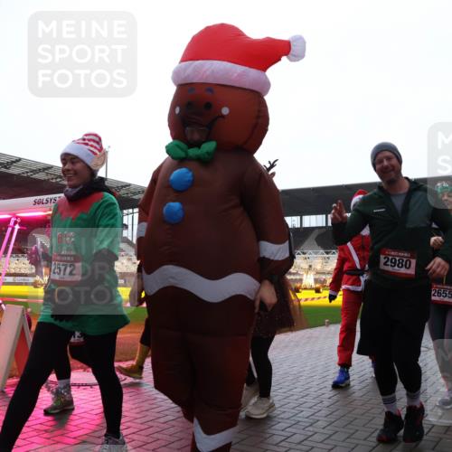 07.12.2025 - St. Pauli X-Mass-Run No. 15 Luisa Fischer http://msf.ph/oto/9384156 07.12.2025 11:28:32 Ziel 2572, 1, 2980, 2655, 407, 776, 790, 1082, 2138, 2139, 2162, 2163, 2164, 2192, 2196, 2567, 2623, 2655, 2808, 2845, 2930, 2980, 3027, 3057, 3063, 3074, 3599, 3670, 4644, 4653, 4655 meine-sportfotos.de