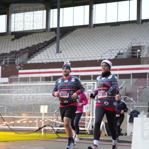 07.12.2025 - St. Pauli X-Mass-Run No. 15 Patografie http://msf.ph/oto/9384164 07.12.2025 10:26:39 Ziel 3771, 3787, 3792, 3828, 4185, 4506, 4512, 4705 meine-sportfotos.de