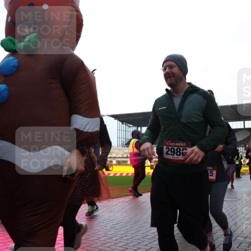 07.12.2025 - St. Pauli X-Mass-Run No. 15 Luisa Fischer http://msf.ph/oto/9384165 07.12.2025 11:28:32 Ziel 15, 2986, 5, 407, 776, 790, 1082, 2138, 2139, 2162, 2163, 2164, 2192, 2196, 2567, 2623, 2655, 2808, 2845, 2930, 2980, 3027, 3057, 3063, 3074, 3599, 3670, 4644, 4653, 4655 meine-sportfotos.de
