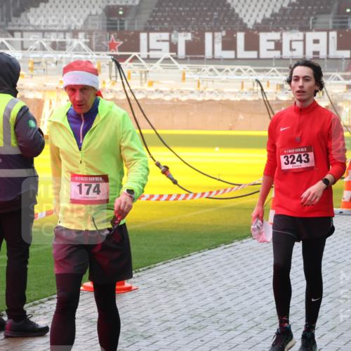 07.12.2025 - St. Pauli X-Mass-Run No. 15 Luisa Fischer http://msf.ph/oto/9384167 07.12.2025 10:14:40 Ziel 15, 174, 15, 3243, 174, 352, 1158, 2564, 2617, 2618, 2864, 2951, 3243, 4371, 4489, 4502, 4526, 4545 meine-sportfotos.de