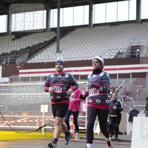 07.12.2025 - St. Pauli X-Mass-Run No. 15 Patografie http://msf.ph/oto/9384169 07.12.2025 10:26:40 Ziel 3771, 3787, 3792, 3828, 4185, 4384, 4506, 4512, 4705 meine-sportfotos.de