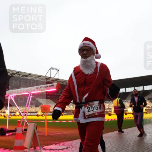 07.12.2025 - St. Pauli X-Mass-Run No. 15 Luisa Fischer http://msf.ph/oto/9384172 07.12.2025 11:28:34 Ziel 2567, 3063, 407, 1082, 2138, 2139, 2162, 2163, 2164, 2192, 2196, 2567, 2655, 2808, 2845, 2930, 2980, 3027, 3057, 3063, 3074, 3599, 3670, 4644, 4653, 4655 meine-sportfotos.de