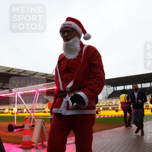07.12.2025 - St. Pauli X-Mass-Run No. 15 Luisa Fischer http://msf.ph/oto/9384175 07.12.2025 11:28:34 Ziel 3063, 407, 1082, 2138, 2139, 2162, 2163, 2164, 2192, 2196, 2567, 2655, 2808, 2845, 2930, 2980, 3027, 3057, 3063, 3074, 3599, 3670, 4644, 4653, 4655 meine-sportfotos.de