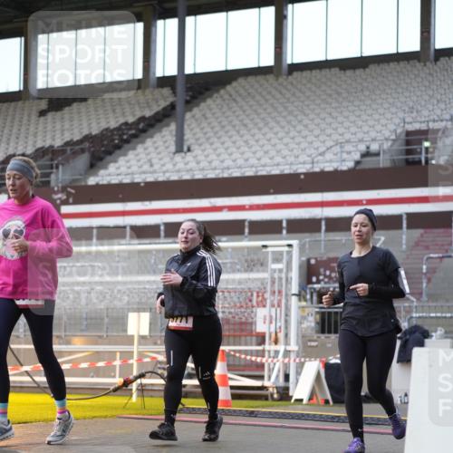 07.12.2025 - St. Pauli X-Mass-Run No. 15 Patografie http://msf.ph/oto/9384178 07.12.2025 10:26:41 Ziel 3771, 3787, 3792, 3828, 4185, 4384, 4705 meine-sportfotos.de