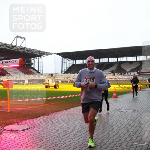 07.12.2025 - St. Pauli X-Mass-Run No. 15 Luisa Fischer http://msf.ph/oto/9384192 07.12.2025 11:28:42 Ziel 4653, 1082, 1897, 1917, 1919, 1920, 1921, 2138, 2139, 2162, 2163, 2164, 2192, 2196, 2426, 2427, 2431, 2495, 2655, 2774, 2808, 2845, 2930, 2980, 3027, 3057, 3063, 3074, 3599, 3670, 4641, 4644, 4653, 4655 meine-sportfotos.de