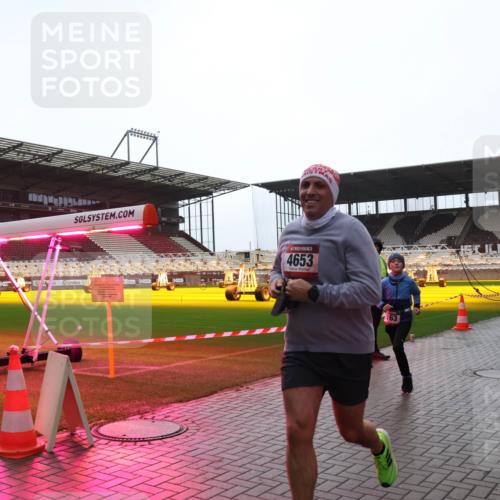 07.12.2025 - St. Pauli X-Mass-Run No. 15 Luisa Fischer http://msf.ph/oto/9384193 07.12.2025 11:28:42 Ziel 4653, 163, 1082, 1897, 1917, 1919, 1920, 1921, 2138, 2139, 2162, 2163, 2164, 2192, 2196, 2426, 2427, 2431, 2495, 2655, 2774, 2808, 2845, 2930, 2980, 3027, 3057, 3063, 3074, 3599, 3670, 4641, 4644, 4653, 4655 meine-sportfotos.de