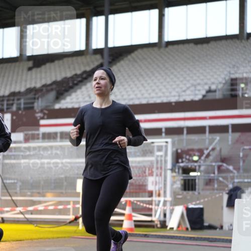 07.12.2025 - St. Pauli X-Mass-Run No. 15 Patografie http://msf.ph/oto/9384196 07.12.2025 10:26:42 Ziel 3771, 3787, 3792, 3828, 4185, 4384, 4705 meine-sportfotos.de