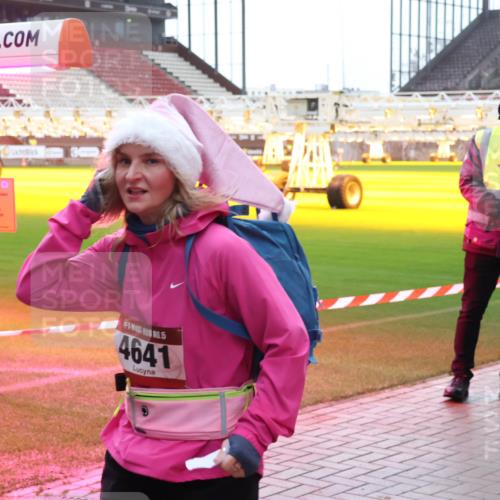 07.12.2025 - St. Pauli X-Mass-Run No. 15 Luisa Fischer http://msf.ph/oto/9384214 07.12.2025 11:28:59 Ziel 4641, 670, 1897, 1917, 1919, 1920, 1921, 2038, 2162, 2163, 2164, 2383, 2426, 2427, 2431, 2495, 2707, 2709, 2774, 2808, 2845, 3057, 3063, 3074, 3234, 3599, 3670, 4641, 4644, 4653, 4655, 4818, 4832, 4837, 4838 meine-sportfotos.de