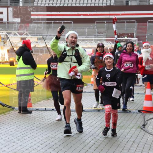 07.12.2025 - St. Pauli X-Mass-Run No. 15 Luisa Fischer http://msf.ph/oto/9384216 07.12.2025 11:29:02 Ziel 3234, 189, 2774, 2495, 1897, 1917, 1919, 1920, 1921, 2038, 2162, 2163, 2164, 2189, 2190, 2383, 2426, 2427, 2431, 2495, 2707, 2709, 2774, 2808, 2845, 3063, 3074, 3234, 3599, 3670, 4641, 4653, 4818, 4832, 4837, 4838 meine-sportfotos.de