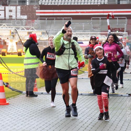 07.12.2025 - St. Pauli X-Mass-Run No. 15 Luisa Fischer http://msf.ph/oto/9384217 07.12.2025 11:29:02 Ziel 3234, 1897, 27, 818, 95, 1897, 1917, 1919, 1920, 1921, 2038, 2162, 2163, 2164, 2189, 2190, 2383, 2426, 2427, 2431, 2495, 2707, 2709, 2774, 2808, 2845, 3063, 3074, 3234, 3599, 3670, 4641, 4653, 4818, 4832, 4837, 4838 meine-sportfotos.de