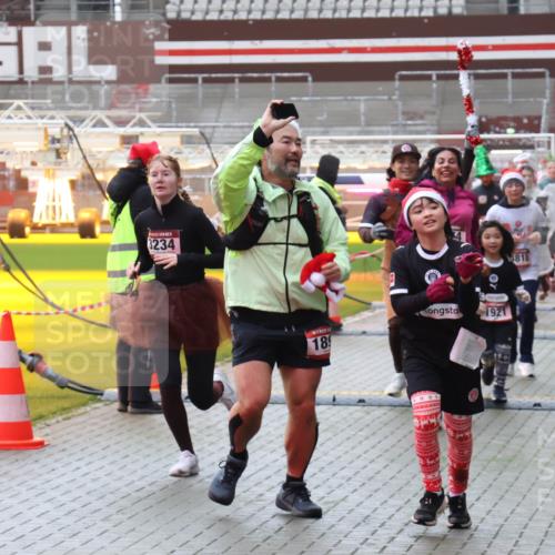 07.12.2025 - St. Pauli X-Mass-Run No. 15 Luisa Fischer http://msf.ph/oto/9384218 07.12.2025 11:29:02 Ziel 3234, 18818, 195, 18, 1921, 1897, 1917, 1919, 1920, 1921, 2038, 2162, 2163, 2164, 2189, 2190, 2383, 2426, 2427, 2431, 2495, 2707, 2709, 2774, 2808, 2845, 3063, 3074, 3234, 3599, 3670, 4641, 4653, 4818, 4832, 4837, 4838 meine-sportfotos.de