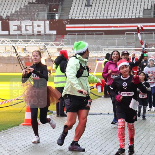 07.12.2025 - St. Pauli X-Mass-Run No. 15 Luisa Fischer http://msf.ph/oto/9384222 07.12.2025 11:29:03 Ziel 27, 1921, 4818, 495, 1897, 1917, 1919, 1920, 1921, 2038, 2162, 2163, 2164, 2189, 2190, 2383, 2426, 2427, 2431, 2495, 2707, 2709, 2774, 2808, 2845, 3074, 3234, 3599, 3670, 4641, 4653, 4818, 4832, 4837, 4838 meine-sportfotos.de