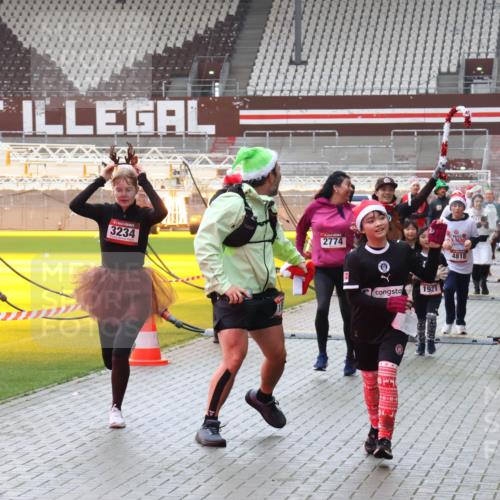 07.12.2025 - St. Pauli X-Mass-Run No. 15 Luisa Fischer http://msf.ph/oto/9384224 07.12.2025 11:29:03 Ziel 3234, 2774, 1921, 2495, 4818, 1897, 1917, 1919, 1920, 1921, 2038, 2162, 2163, 2164, 2189, 2190, 2383, 2426, 2427, 2431, 2495, 2707, 2709, 2774, 2808, 2845, 3074, 3234, 3599, 3670, 4641, 4653, 4818, 4832, 4837, 4838 meine-sportfotos.de