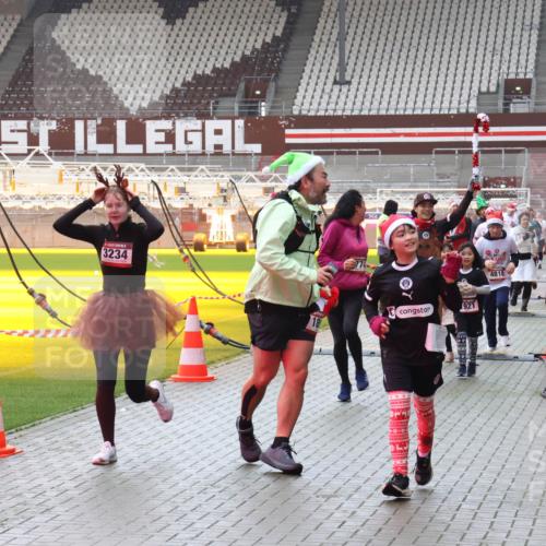 07.12.2025 - St. Pauli X-Mass-Run No. 15 Luisa Fischer http://msf.ph/oto/9384225 07.12.2025 11:29:04 Ziel 3234, 18, 921, 4818, 2495, 1897, 1917, 1919, 1920, 1921, 2038, 2162, 2163, 2164, 2189, 2190, 2383, 2426, 2427, 2431, 2495, 2707, 2709, 2774, 2808, 2845, 3074, 3234, 3599, 3670, 4641, 4653, 4818, 4832, 4837, 4838 meine-sportfotos.de