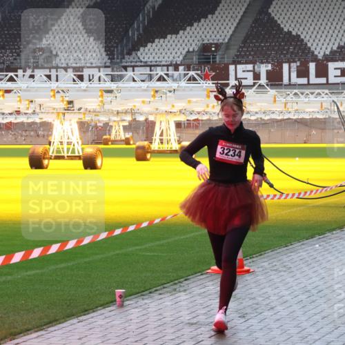 07.12.2025 - St. Pauli X-Mass-Run No. 15 Luisa Fischer http://msf.ph/oto/9384228 07.12.2025 11:29:05 Ziel 3234, 1897, 1917, 1919, 1920, 1921, 2038, 2162, 2163, 2164, 2189, 2190, 2383, 2426, 2427, 2431, 2495, 2707, 2709, 2774, 2808, 2845, 3234, 3599, 3670, 4641, 4653, 4818, 4832, 4837, 4838 meine-sportfotos.de